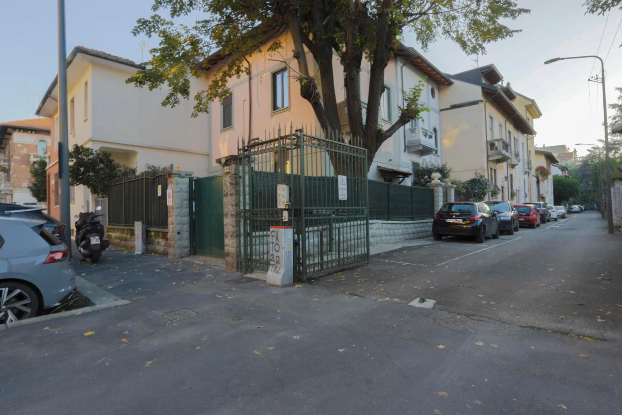 Fiera Milano-City Life Free Parking Villa Anglia' S Bridge Exterior photo