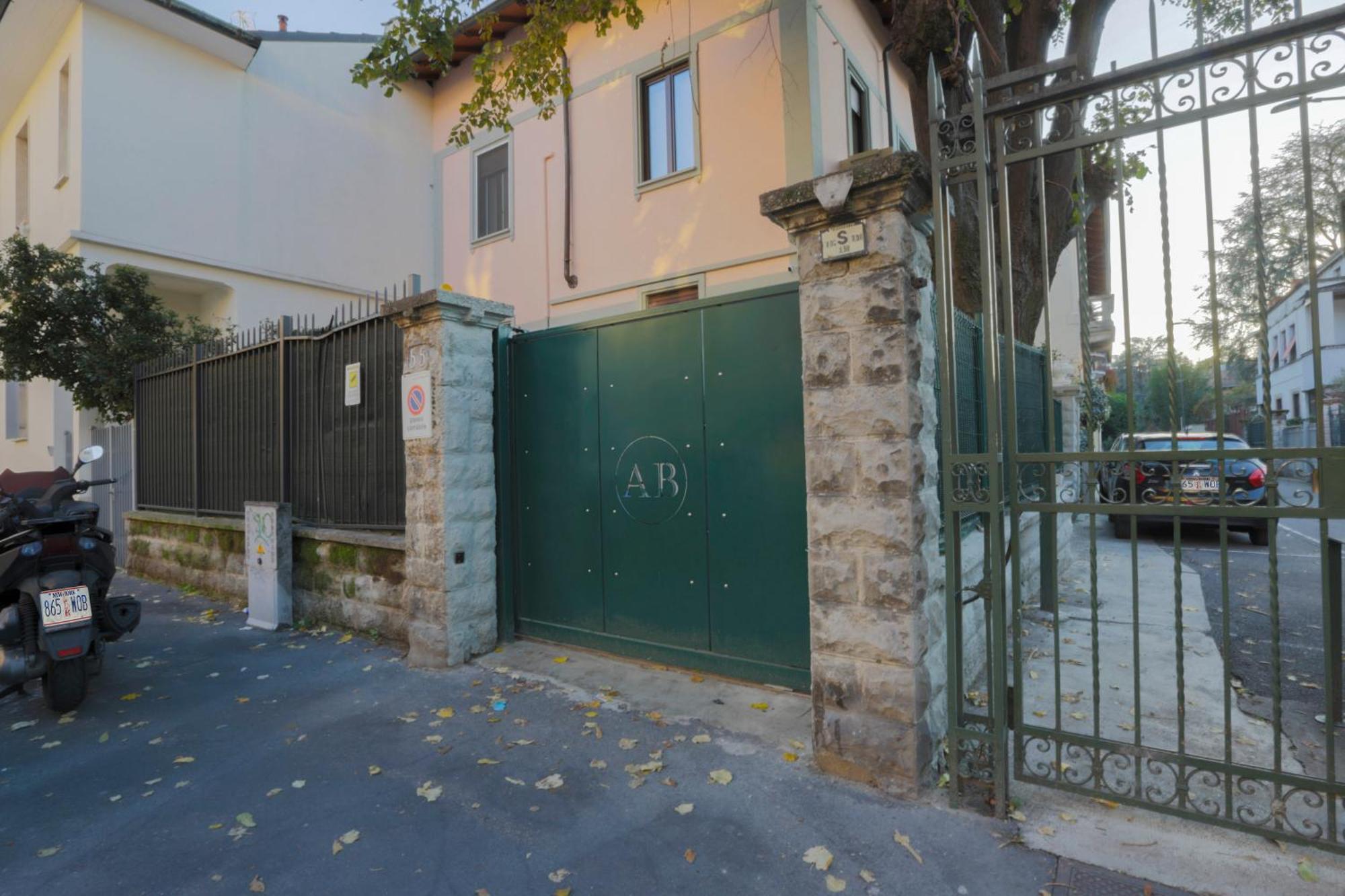 Fiera Milano-City Life Free Parking Villa Anglia' S Bridge Exterior photo